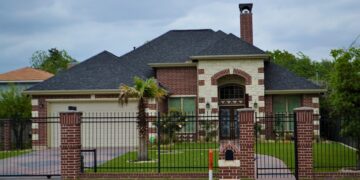 Mortgage Rates Dip: Is Now the Best Time to Buy a Home?